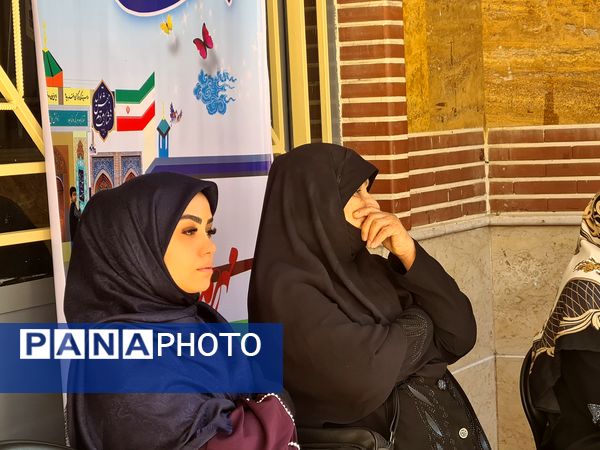 آئین نواختن زنگ مهر در دبیرستان دخترانه فرهنگ ۱۳ 