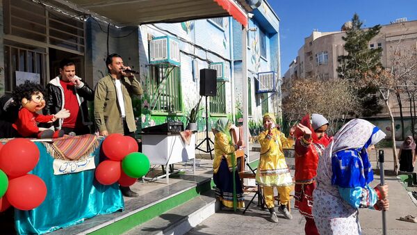 اجرای برنامه فرهنگی و عروسکی پیک دانایی در دبستان نیایش