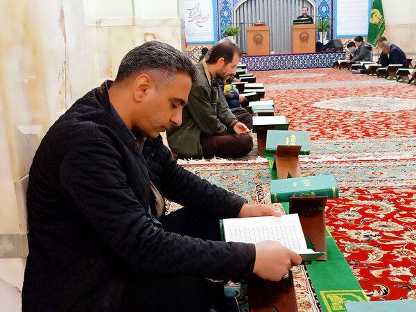 تلاوت دسته جمعی قرآن به مناسبت ماه مبارک رمضان