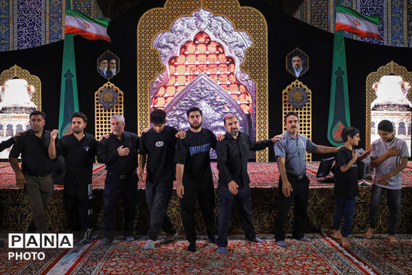 عزاداری سنتی شب هشتم محرم در «حسینیه حرم»