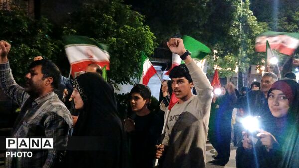 مشت ها بر فراز آسمان نیشابور نمایان شد 