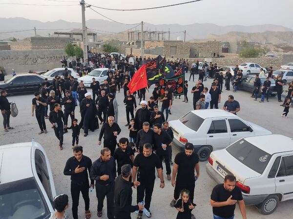 دسته‌روی عزاداران شهرستان بندرخمیر در آیین تاسوعای حسینی