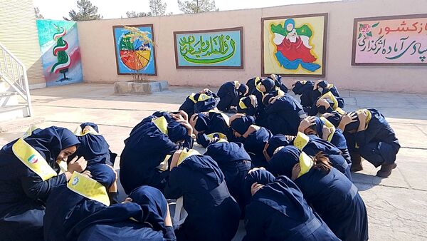 مانور سراسری زلزله در دبیرستان فرزانگان