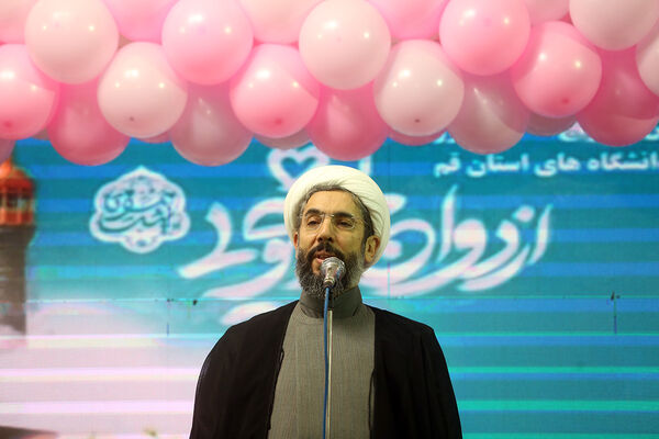 جشن ازدواج ۷۳۰ زوج دانشجوی در حرم حضرت معصومه(س)