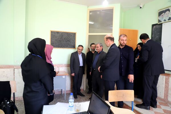 بازدید معاون حقوقی و امور مجلس وزیر آموزش و پرورش از حوزه ارزیابی پذیرفته شدگان کیفیت‌بخشی در آموزشگاه عفتیه تبریز