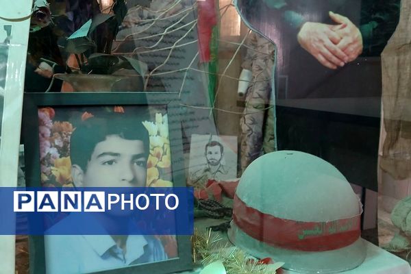 نمایشگاه هفته دفاع مقدس در دبیرستان ملاصدرا ناحیه دو شهرری 