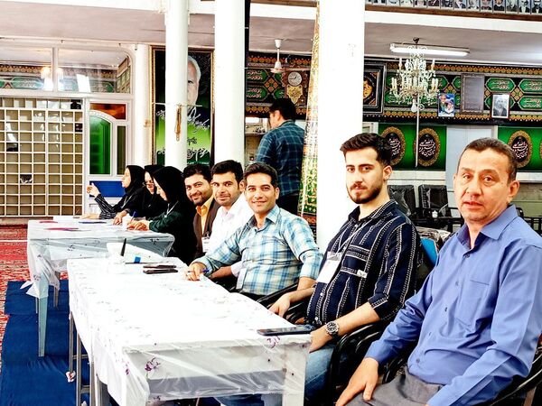 حضور گسترده مردم کاشمر در پای صندوق‌های رأی