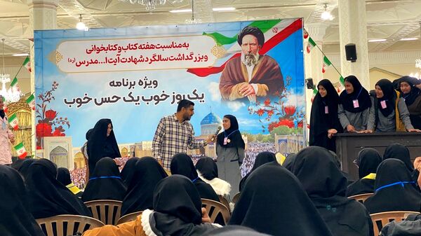 بازدید دانش آموزان دبیرستان دخترانه امید از آرامگاه شهید مدرس