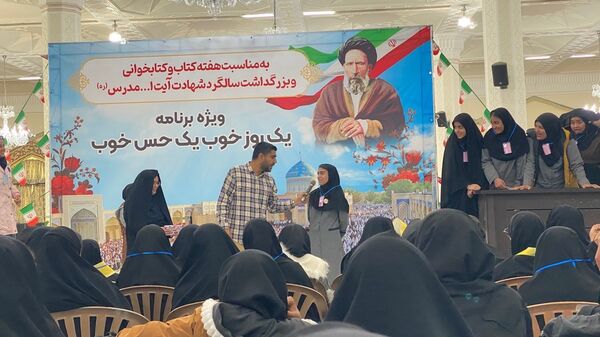 بازدید دانش آموزان دبیرستان دخترانه امید از آرامگاه شهید مدرس
