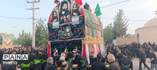 شکوهِ سوگ در پناهِ قدمگاه علی (ع)؛ نخل‌گردانی، بازخوانیِ پیوندِ عشق و ارادت