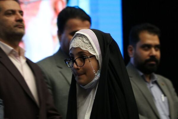 تقدیر از دانش‌آموزان برتر حوزه فرهنگی و هنری در آموزش و پرورش ناحیه یک شهرری