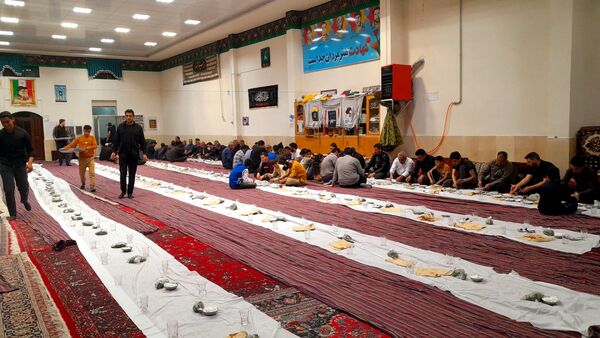 افطاری به مناسبت شب قدر در مسجد چهارده معصوم الغدیر 