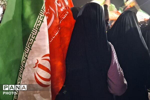قدرت مشت، شکوه پرچم؛ نمادهایی از پایداری بی پایان