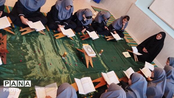 محفلی قرآنی در مدرسه فرشته 