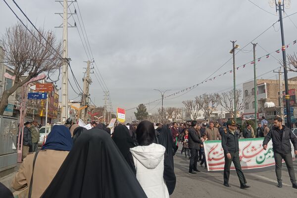 حضور دانش‌آموزان دبیرستان بانوخمسه در راهپیمایی22 بهمن رباط‌کریم 