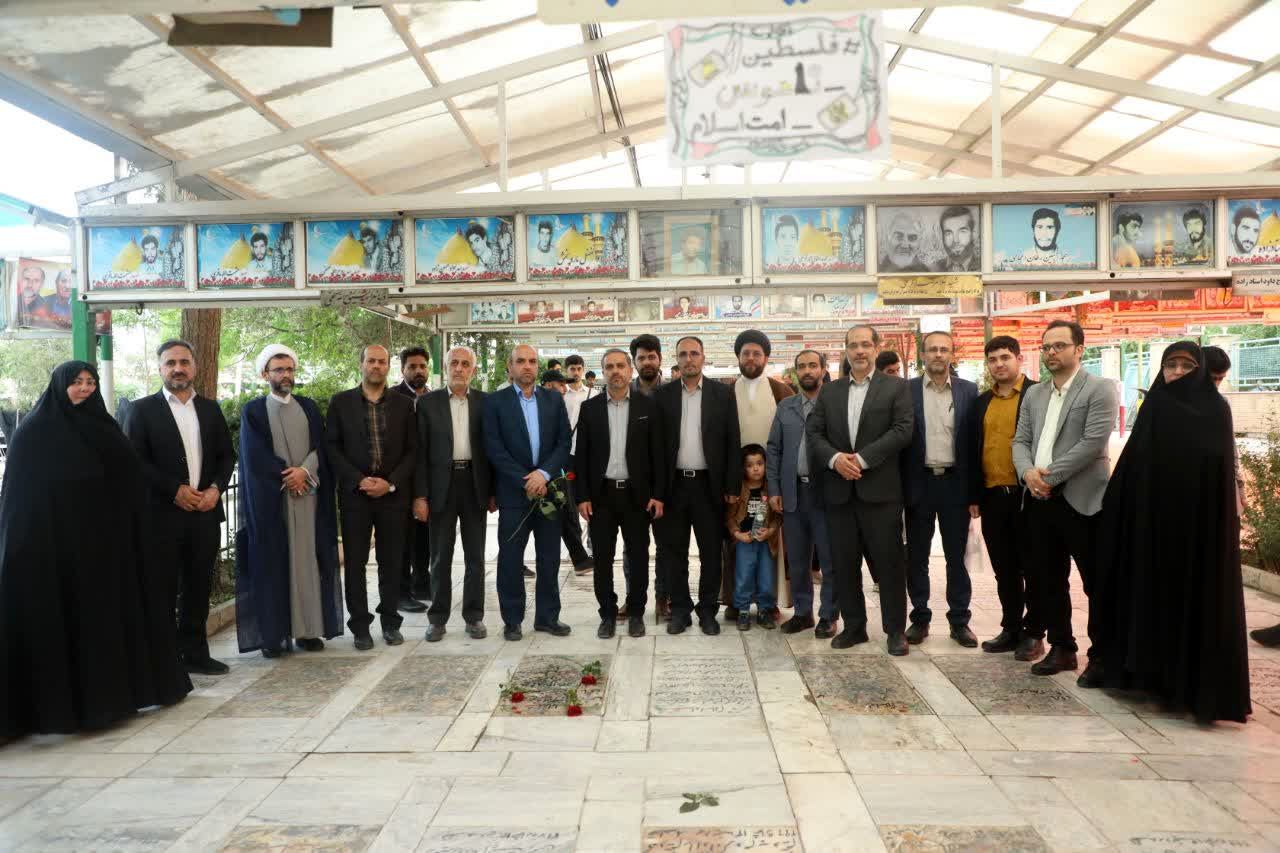 تجدید میثاق معلمان قم با شهیدان