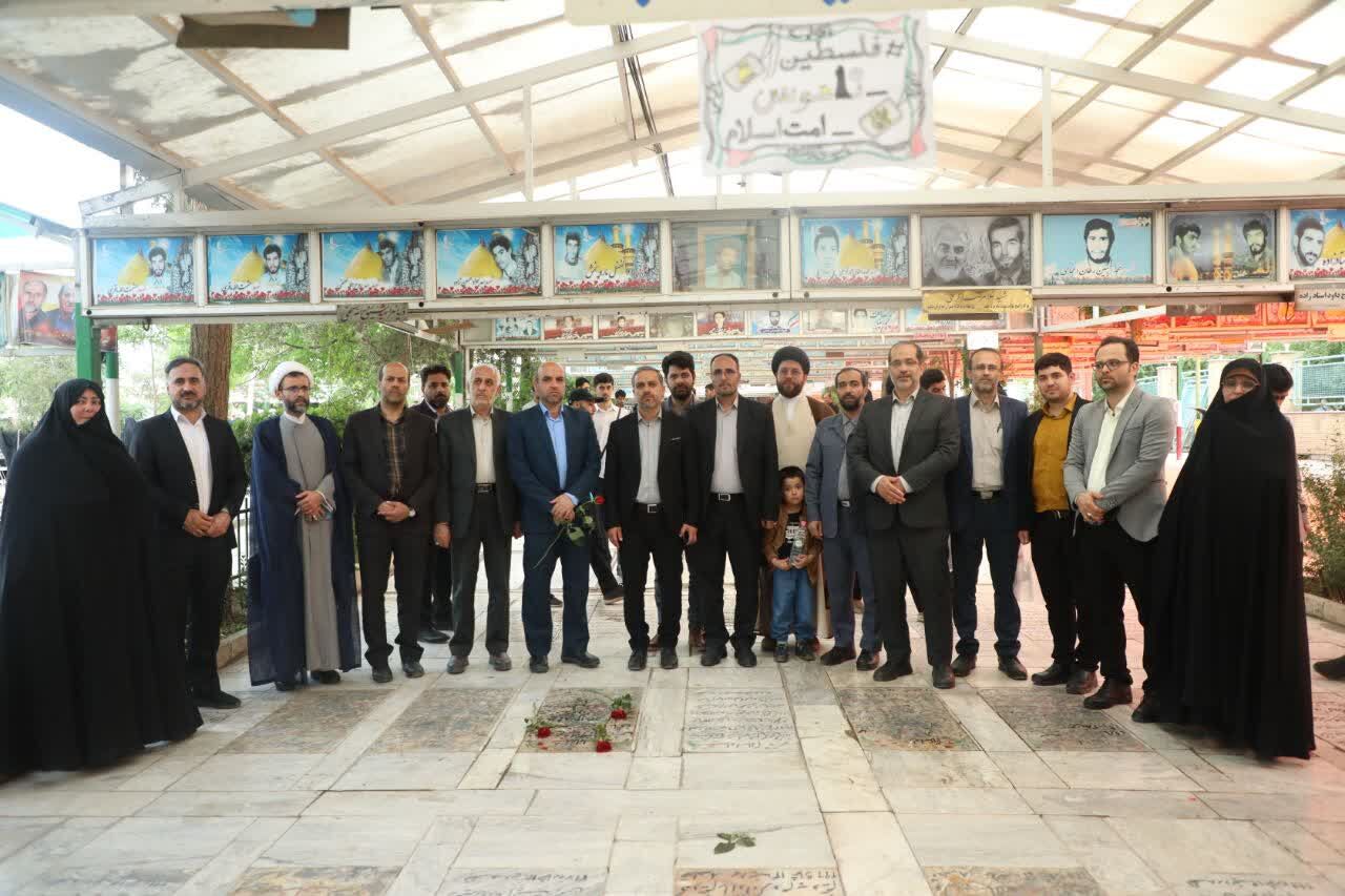 تجدید میثاق معلمان قم با شهیدان