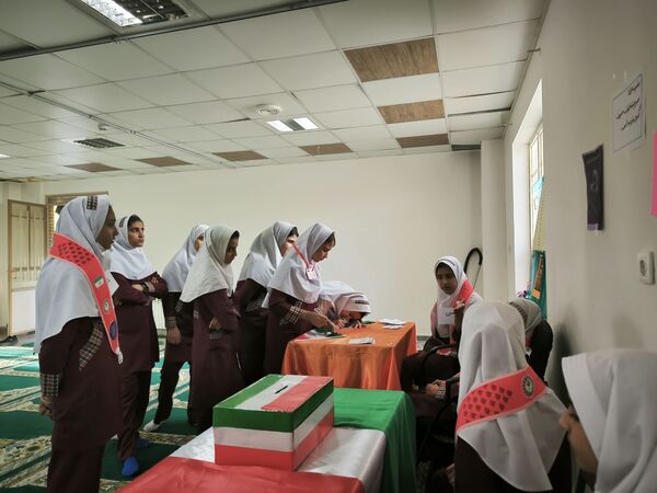 انتخابات شورای دانش آموزی در دبستان دخترانه شطیطه ۲