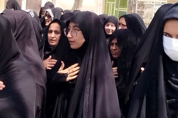 کاروان عزاداران ۲۸ صفر، لردگان را سیاه‌پوش کرد