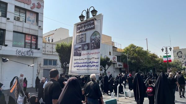 جاماندگان اربعین در خیابان ۱۷ شهریور هم‌قدم با زائران کربلا