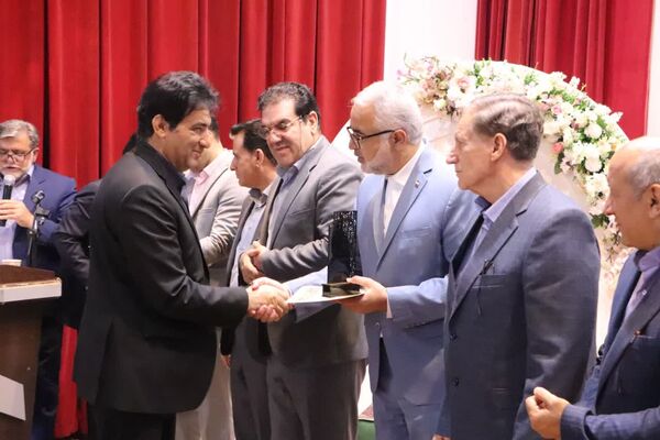 آیین سپاس معلم و تجلیل از معلمان نمونه ناحیه ۳ کرمانشاه