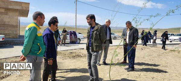 پویش کاشت نهال به یاد شهدای جنگ تحمیلی سوم در بوستان شهدای میناب شهرستان شیروان