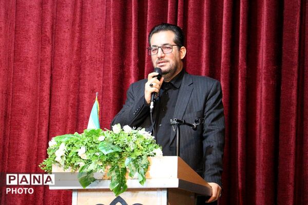  نمایشگاه کتاب شهدای میناب به مناسبت گرامیداشت هفته مقام معلم 