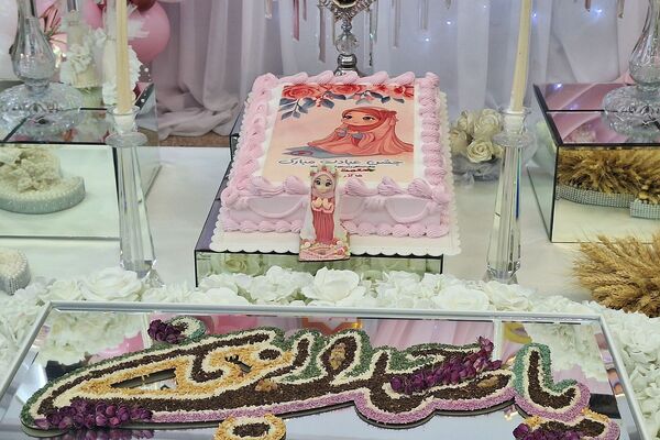 حضور دختران دبستان حکمت نبوی ناحیه دو شهرری در مراسم جشن عبادت