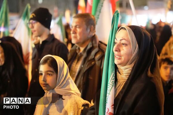  شب سی‌ و دوم ایستادگی یاسوجی‌ها به مناسبت روز جمهوری اسلامی ایران 