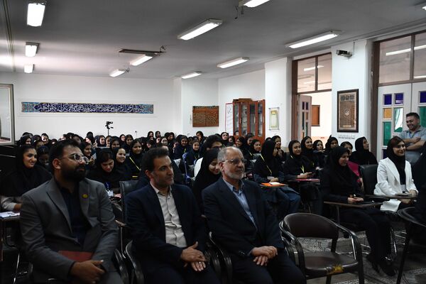 استقبال با شکوه از دانش‌آموز قهرمان و مربیان آموزش و پرورش عشایر فارس