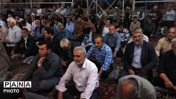 از پیر تا کودک در نماز جمعه نیشابور حضور دارند-۲