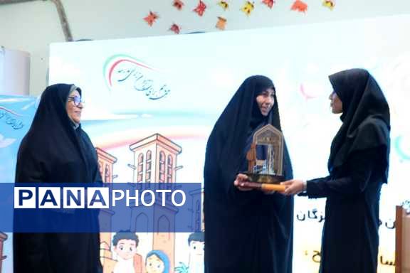 آغاز فصل شکوفه ها در بندرعباس 