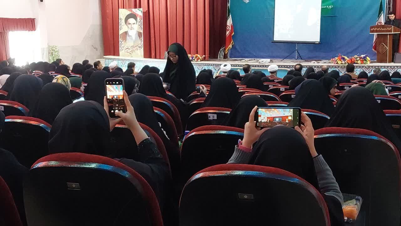 چهل‌ و سومین مسابقات قرآن دانش‌‌آموزان دختر شرق اصفهان به میزبانی نائین 