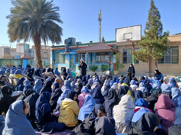 برگزاری مراسم عزاداری ایام فاطمیه در دبیرستان شهید دهقان 