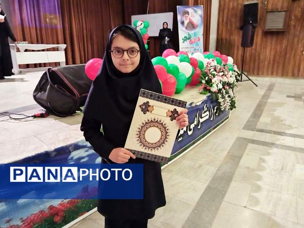 تجلیل از دانش‌آموزان برتر دبیرستان میردادماد