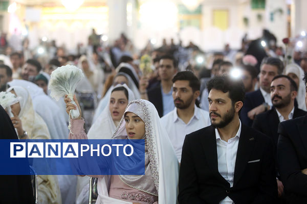 جشن ازدواج ۷۳۰ زوج دانشجوی در حرم حضرت معصومه(س)