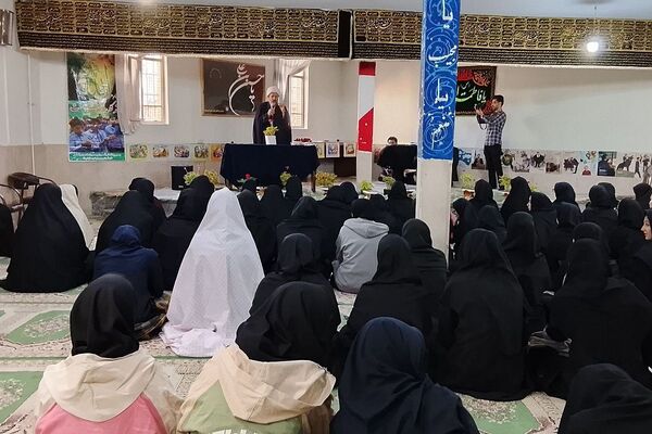 اجرای سومین نشست قرآنی در مدارس با حضور امام جمعه قرچک در دبیرستان شهدای محراب