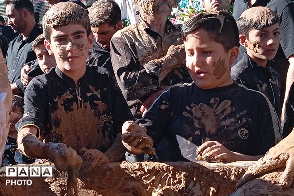 مراسم معنوی گل‌زنی در بن