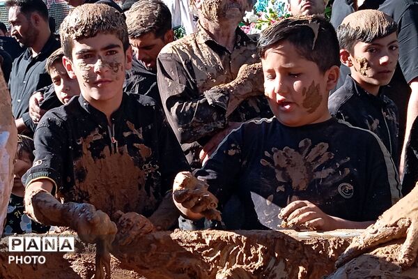 مراسم معنوی گل‌زنی در بن