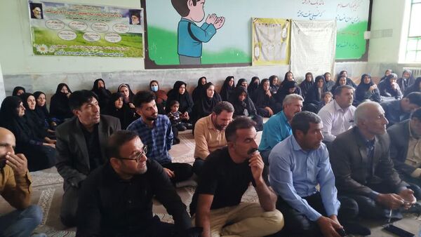 جلسه انجمن اولیا و مربیان مدرسه شهید مصطفی خمینی جاورده