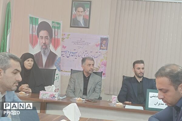 هم‌اندیشی مدیران مدارس بخش رودهن با محوریت بررسی مسائل آموزشی