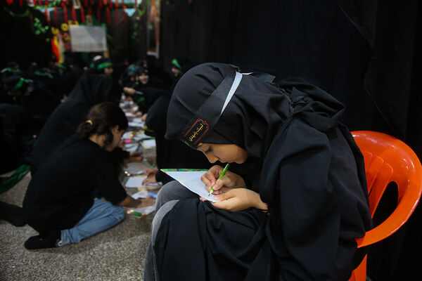 عزاداری کودکان هیات «زیر گنبد طلا» برای دختر سه ساله امام حسین(ع)