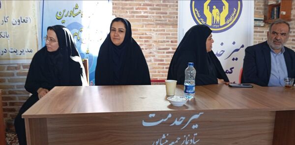 میز خدمت در آخرین نماز جمعه آبان ماه
