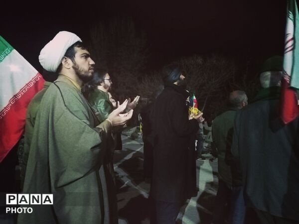 تجمع شبانه مردم ولایت مدار وانقلابی در حسینیه شهدای شهر بار