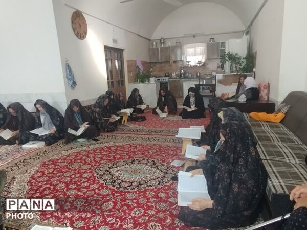 محفل انس با قرآن کریم‌‌ در روستای مهدی آباد خلیل آباد