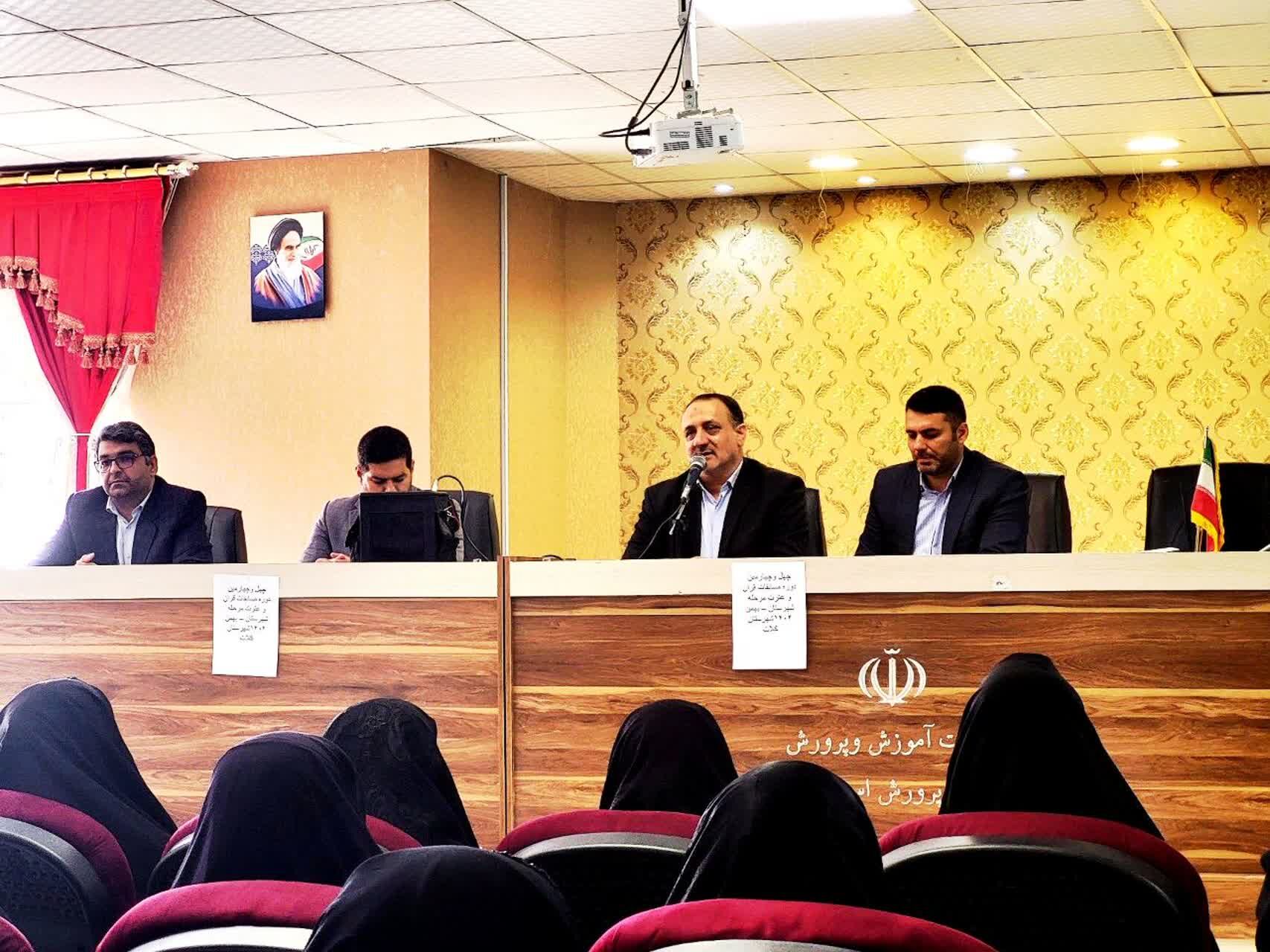 تنها راه نجات،رشد و پیشرفت بشر،انس با قرآن، عترت و نماز است
