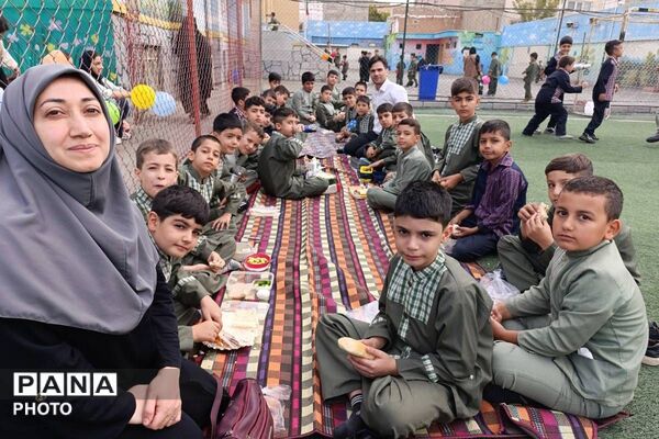 روز جهانی کودک با طعم مهربانی در مدرسه شهید رجایی