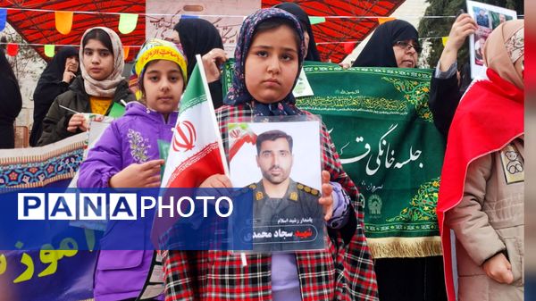 حضور گسترده مردم و دانش‌آموزان خرم‌آباد در جشن ۲۲ بهمن؛ جلوه‌ای از شور انقلابی و وحدت ملی