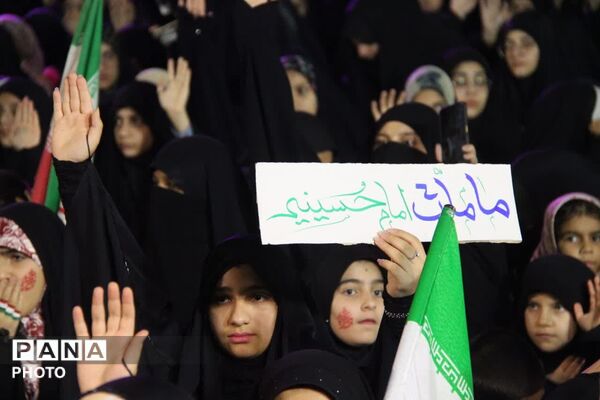 یادبود شهیده دانش آموز تیارا صادقی در پایگاه انقلاب یزد