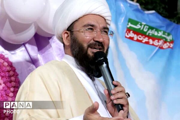 لبخند معنویت در کنار چادر پاکی